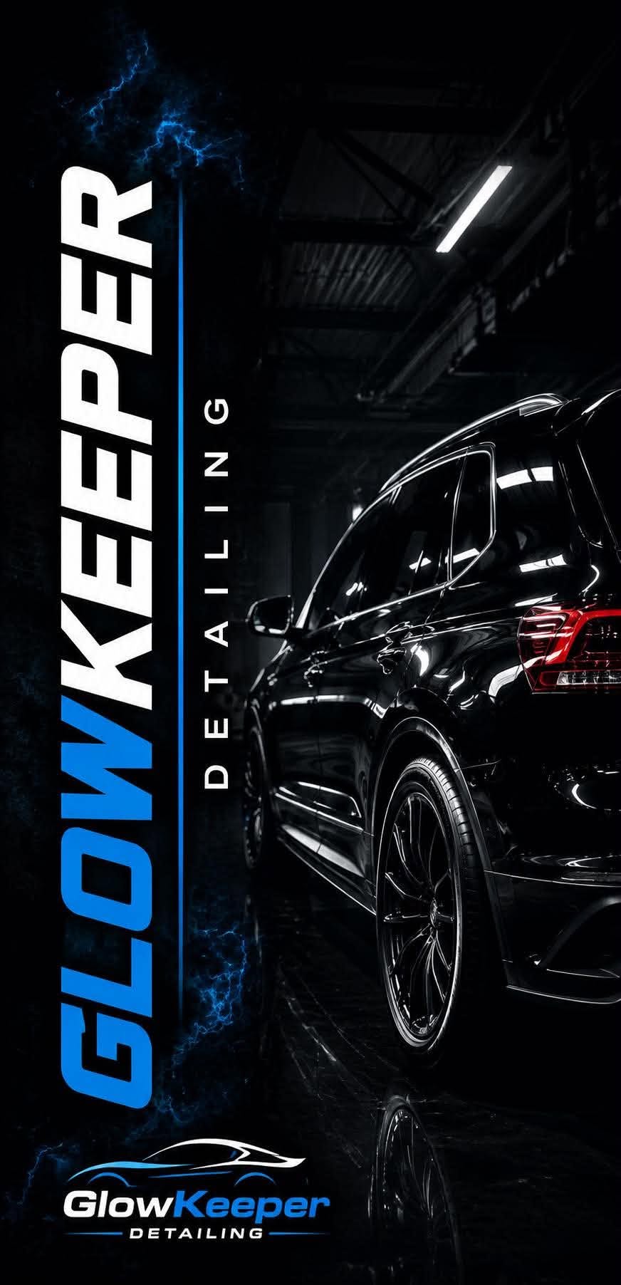 Svart SUV i studio med GlowKeeper Detailing branding